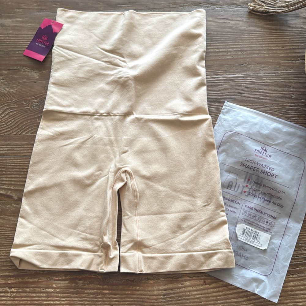 Empetua NEW High Waisted Shaper Shorts size m/l new